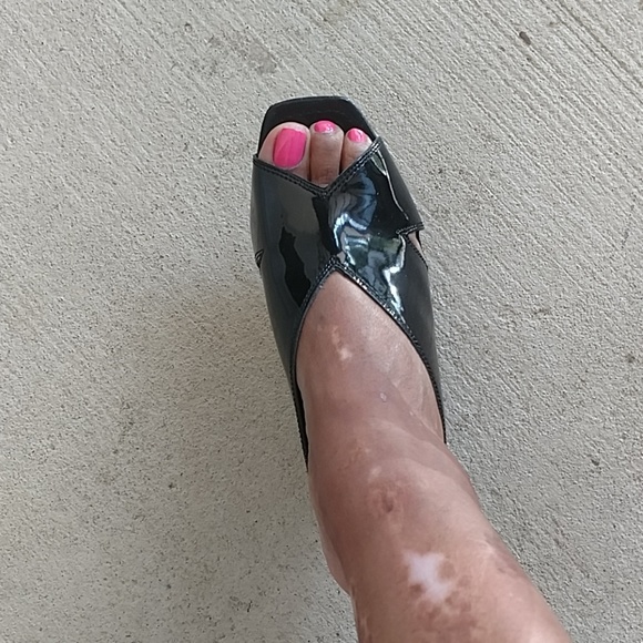 Sandals - Picture 2 of 6